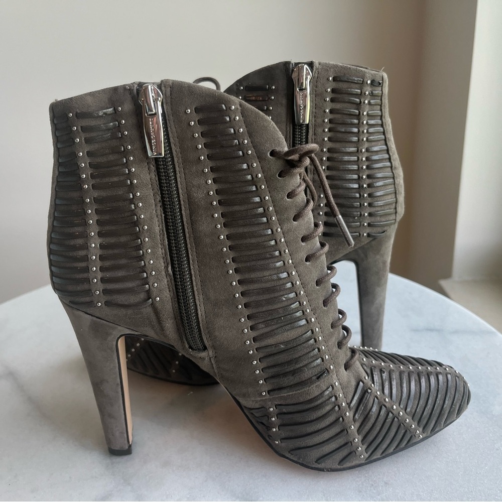 Vince Camuto Women's Megara Ankle Bootie 8.5M Vintage Look - Picture 2 of 16